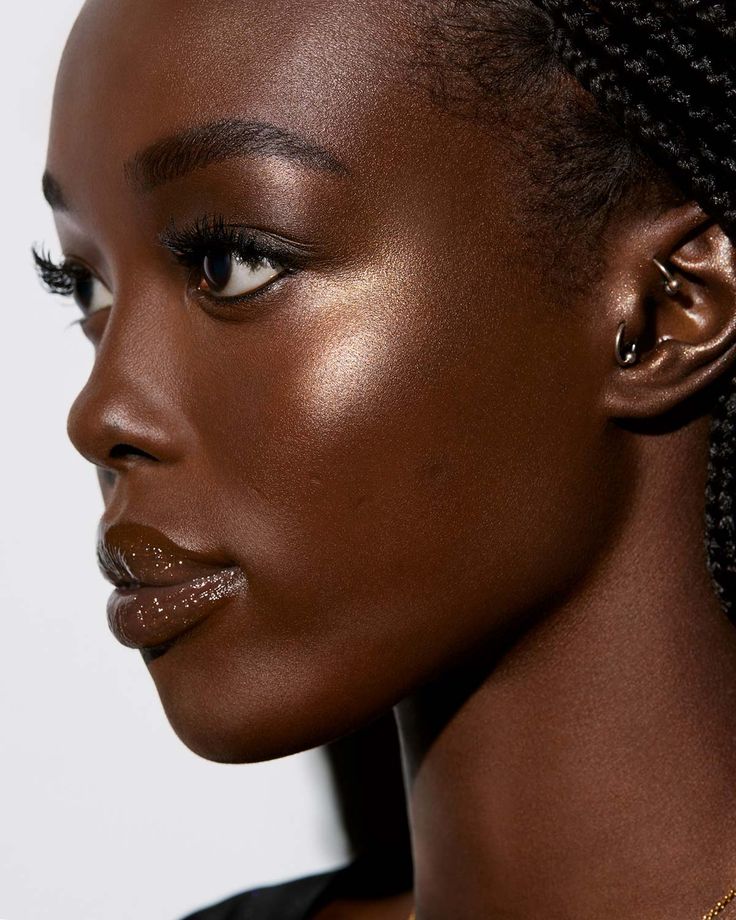Bold, Glossy, Unapologetic: The Makeup Trends Taking Over 2025